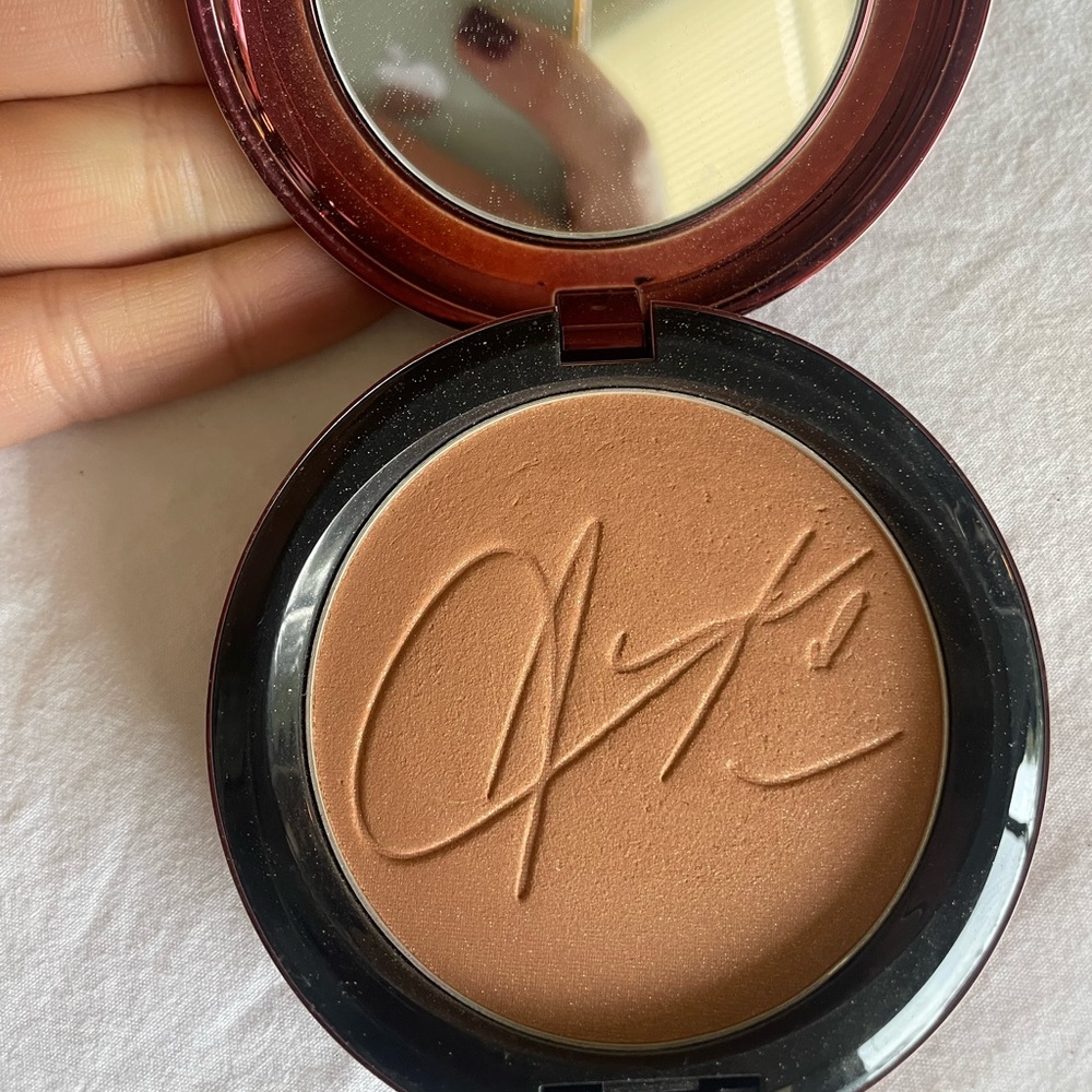 Mac bronzer powder